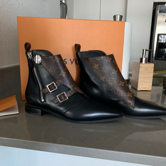 NEVER WORN Louis Vuitton Ankle Boots - Picture 2 of 8